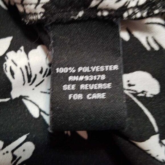 Premise Woman Black White Floral V Neck Blouse Bell Sleeves size 1X - Picture 3 of 11